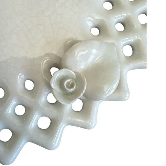 Vintage Rare Paper Windows Cream Perforated Rosebud Decorative Plate - Picture 3 of 10